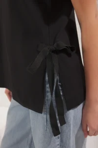 TRENDYOLMİLLA Black 100% Thick Cotton Side Binding Detailed relaxed/Casual Cut Knitting T-Shirt - Image 4