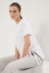 TRENDYOLMİLLA White 100% Thick Cotton Side Binding Detailed relaxed/Casual Cut Knitting T-Shirt