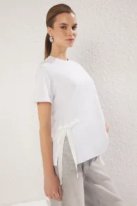 TRENDYOLMİLLA White 100% Thick Cotton Side Binding Detailed relaxed/Casual Cut Knitting T-Shirt - Image 2