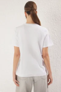 TRENDYOLMİLLA White 100% Thick Cotton Side Binding Detailed relaxed/Casual Cut Knitting T-Shirt - Image 5