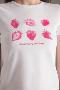 TRENDYOLMİLLA White Strawberry Printed Fitted Printed Knitting T-Shirt - Image 3
