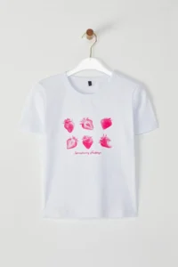 TRENDYOLMİLLA White Strawberry Printed Fitted Printed Knitting T-Shirt - Image 5