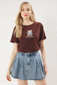 TRENDYOLMİLLA Brown 100% Cotton Regular/Normal Pattern Teddy Bear Embroidered Knitting T-Shirt - Image 2