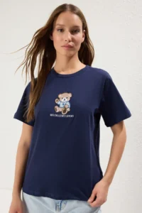 TRENDYOLMİLLA Navy Blue 100% Cotton Regular/Normal Pattern Teddy Bear Embroidered Knitting T-Shirt
