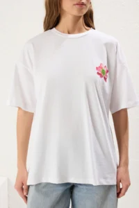 TRENDYOLMİLLA White 100% Thick Cotton Oversized/Wide Pattern Front Back Floral Printed Knitting T-Shirt - Image 3