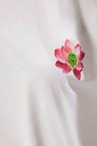 TRENDYOLMİLLA White 100% Thick Cotton Oversized/Wide Pattern Front Back Floral Printed Knitting T-Shirt - Image 4