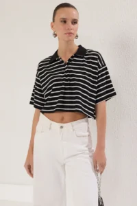 TRENDYOLMİLLA Black Striped relaxed/Rahat Pattern Crop Knitting T-Shirt - Image 2