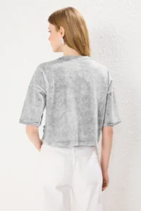 TRENDYOLMİLLA Gray Thick Cotton Washable Floral relaxed/Rahat Pattern Crop Knitting T-Shirt - Image 4