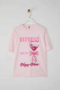 TRENDYOLMİLLA Light Pink 100% Thick Cotton Cocktail Printed Oversized/Wide Cut Knitting T-Shirt - Image 5