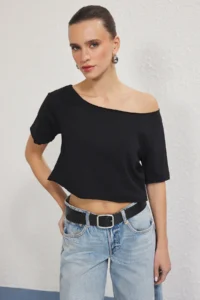 TRENDYOLMİLLA Black-White 2 Sets Package 100% Cotton Asymmetric Boat Neck Crop Knitting T-Shirt - Image 5