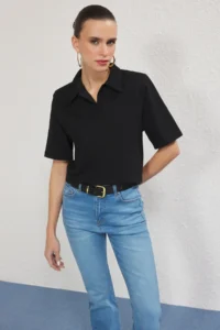 TRENDYOLMİLLA Black Thick Cotton padded Polo Shirt Collar Regular/Normal Pattern Knitting T-Shirt - Image 2