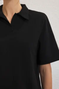 TRENDYOLMİLLA Black Thick Cotton padded Polo Shirt Collar Regular/Normal Pattern Knitting T-Shirt - Image 3