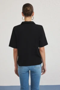 TRENDYOLMİLLA Black Thick Cotton padded Polo Shirt Collar Regular/Normal Pattern Knitting T-Shirt - Image 4