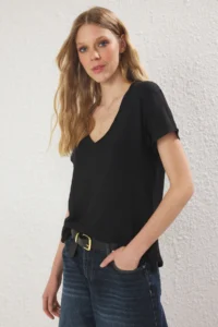 TRENDYOLMİLLA Black V-neck Regular/Normal Pattern Knitting T-Shirt - Image 2