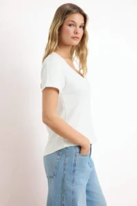 TRENDYOLMİLLA Ecru V-neck Regular/Normal Pattern Knitting T-Shirt - Image 2