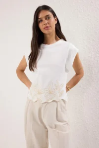 TRENDYOLMİLLA Ecru Thick Cotton Embroidered Regular/Normal Pattern Knitting T-Shirt