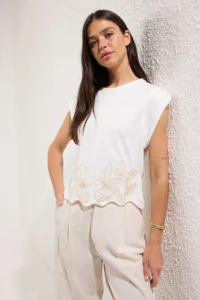 TRENDYOLMİLLA Ecru Thick Cotton Embroidered Regular/Normal Pattern Knitting T-Shirt - Image 2
