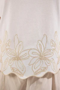 TRENDYOLMİLLA Ecru Thick Cotton Embroidered Regular/Normal Pattern Knitting T-Shirt - Image 3