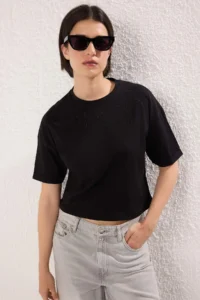 TRENDYOLMİLLA Black Embroidery Detailed Regular/Normal Pattern Crop Knitting T-Shirt
