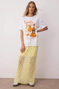 TRENDYOLMİLLA Ecru 100% single jersey Oversized/Wide Pattern Cocktail Printed Knitting T-Shirt - Image 2