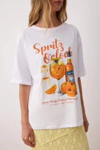 TRENDYOLMİLLA Ecru 100% single jersey Oversized/Wide Pattern Cocktail Printed Knitting T-Shirt - Image 3