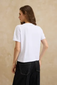 TRENDYOLMİLLA White Regular/Normal Pattern Accessory Detailed Soild 100% Cotton Knitting T-Shirt - Image 4