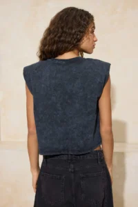 TRENDYOLMİLLA Anthracite relaxed/Rahat Pattern Drop Sleeve Sleeveless padded Soild 100% Cotton Knitting T-Shirt - Image 4