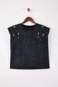 TRENDYOLMİLLA Anthracite relaxed/Rahat Pattern Drop Sleeve Sleeveless padded Soild 100% Cotton Knitting T-Shirt - Image 5