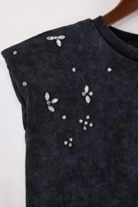 TRENDYOLMİLLA Anthracite relaxed/Rahat Pattern Drop Sleeve Sleeveless padded Soild 100% Cotton Knitting T-Shirt - Image 6