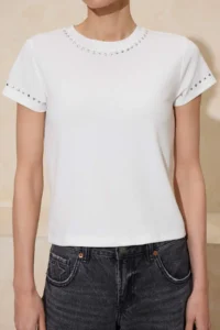TRENDYOLMİLLA Ecru Fitted Accessory Detailed Staple Fiber single jersey Knitting Blouse - Image 3
