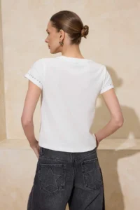 TRENDYOLMİLLA Ecru Fitted Accessory Detailed Staple Fiber single jersey Knitting Blouse - Image 4