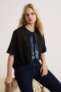 TRENDYOLMİLLA Black Oversized/Wide Pattern Scarf Detailed LONG 30/2 Combed Cotton single jersey Knitting T-Shirt - Image 2