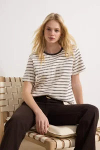 TRENDYOLMİLLA Brown Striped Regular/Normal Pattern Short Sleeve Tok interlock Knitting T-Shirt - Image 2