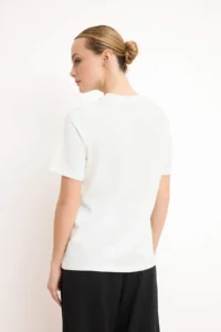 TRENDYOLMİLLA Ecru Slogan Regular/Normal Pattern Short Sleeve Tok 100% Cotton Knitting T-Shirt - Image 4