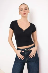 TRENDYOLMİLLA Black Fitted V-neck Short Sleeve Cotton Rib Knitting T-Shirt
