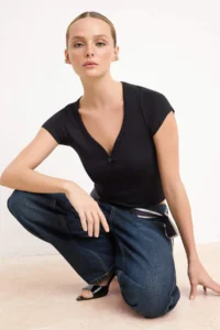 TRENDYOLMİLLA Black Fitted V-neck Short Sleeve Cotton Rib Knitting T-Shirt - Image 2