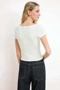 TRENDYOLMİLLA Ecru Fitted V-neck Short Sleeve Cotton Rib Knitting T-Shirt - Image 4