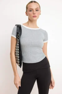 TRENDYOLMİLLA Gray Melange Fitted Short Sleeve Cotton Rib Knitting T-Shirt - Image 2
