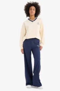 DeFacto Oversize Wide Fit V-Neck Printed Sports Sweatshirt - Image 2