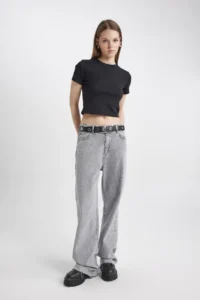 DeFacto Fitted Rib Basic Plain Crop Short Sleeve Black T-Shirt - Image 2