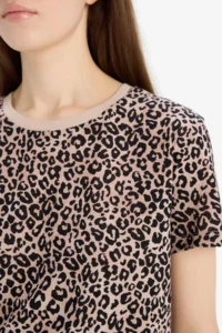 DeFacto Long Fit Crew Neck Leopard Patterned Combed Cotton Short Sleeve T-Shirt - Image 5
