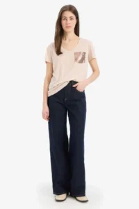 DeFacto Regular Fit V-Neck Pocket Short Sleeve T-Shirt - Image 2