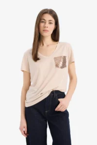 DeFacto Regular Fit V-Neck Pocket Short Sleeve T-Shirt - Image 4