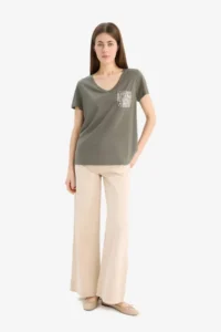 DeFacto Regular Fit V-Neck Pocket Short Sleeve T-Shirt - Image 3