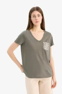 DeFacto Regular Fit V-Neck Pocket Short Sleeve T-Shirt - Image 4