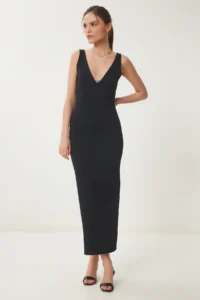 Happiness İstanbul Women Black V-neck Midi Knitting Dress