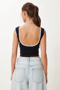 Happiness İstanbul Women's Black White 2 Pack Strappy Seamless Ribbed Crop Knitted Undershirt - Image 5
