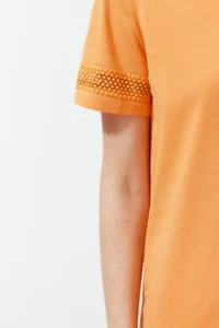 TRENDYOLMİLLA Orange Thick Cotton Accessory Detailed Basic/Regular Pattern Knitting T-Shirt - Image 4