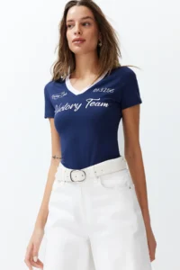 TRENDYOLMİLLA Navy Blue Slogan Printed V-neck Regular/Normal Pattern Knitting T-Shirt