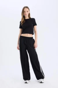 DeFacto Cool Fitted Crew Neck Basic Plain Short Sleeve Black T-Shirt - Image 2